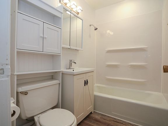 2nd image of 3524 N Wilton Ave #1226