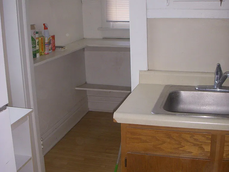 928 E 6th St #5 — Photo 7