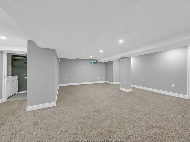 2584 Chilver Rd — Photo 23