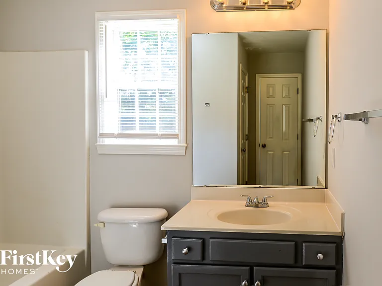 1259 Vincent Dr — Photo 9