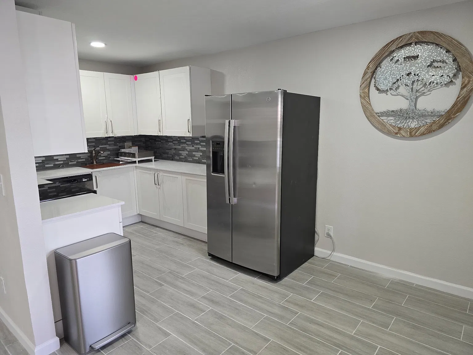 411 N Halifax Ave — Photo 3