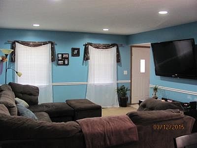 3rd image of 3467 Bellflower Dr