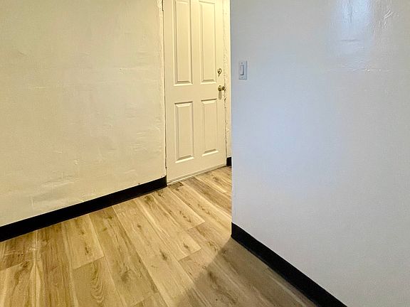 4th image of 833 W Jackson St Spc 33