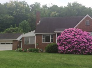31 Woodland Dr, Coraopolis, PA 15108