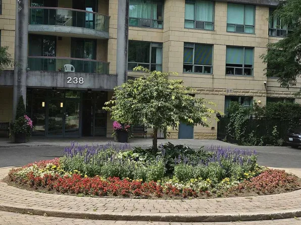 238 Doris Ave #806, Toronto, ON M2N 6W1