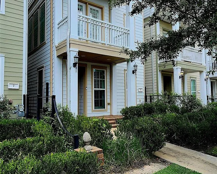 11 Rafters Row — Photo 1
