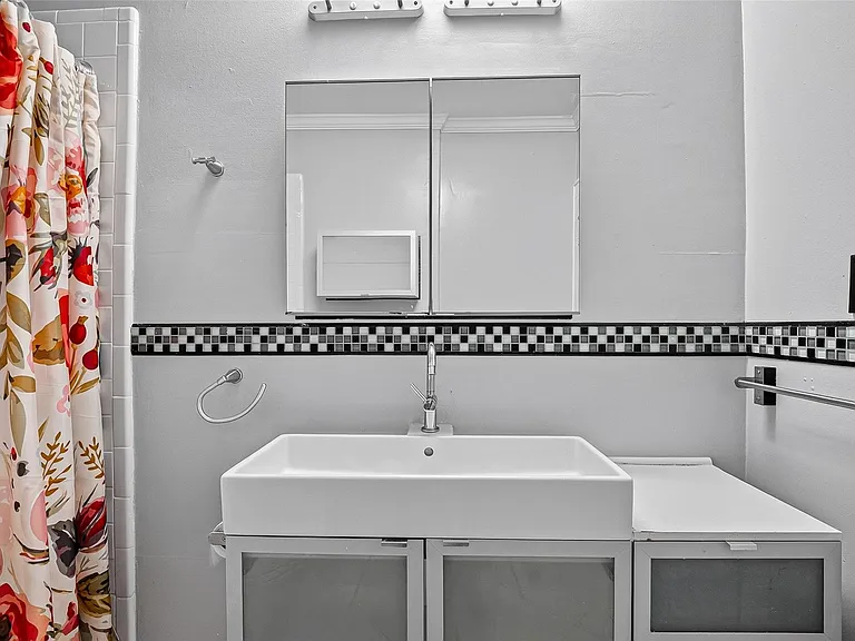 1758 Hawthorne St #2 — Photo 14