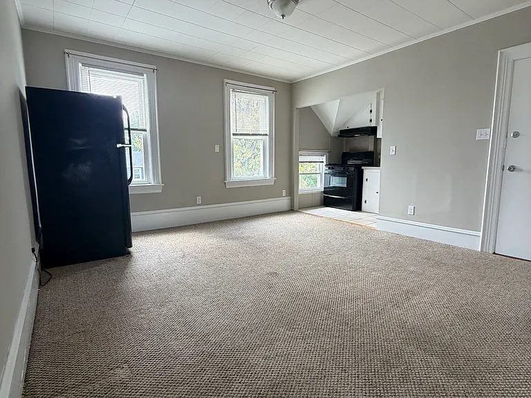 112 Niagara St #3 — Photo 3