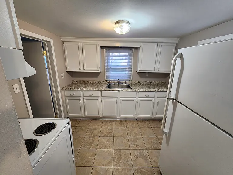 1353 S Linville Ave — Photo 7