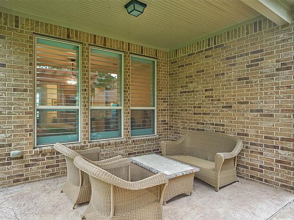 5th image of 230 Connemara Dr
