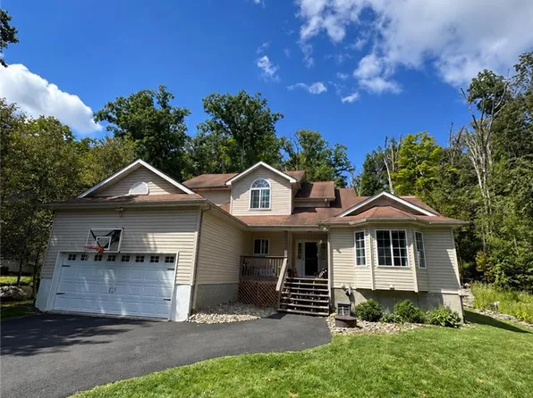 6043 Decker Rd, Bushkill, PA 18324