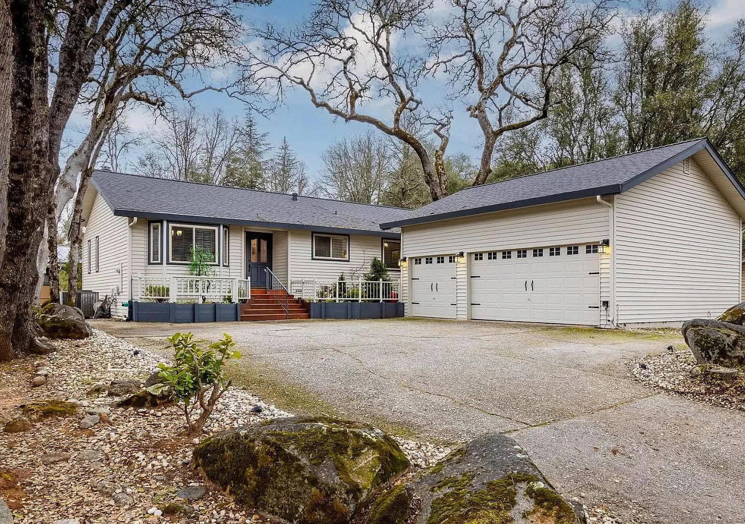 Well Maintained Lake Wildwood Home — Photo 1