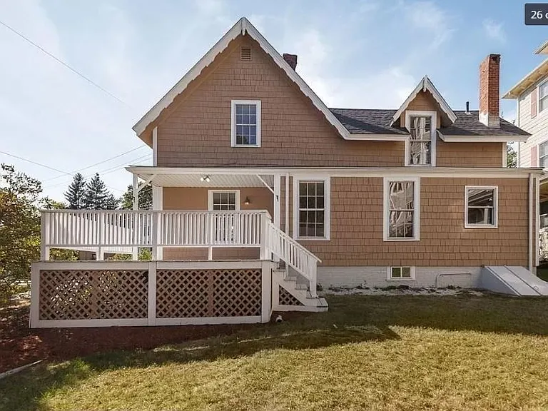 373 Pleasant St — Photo 2