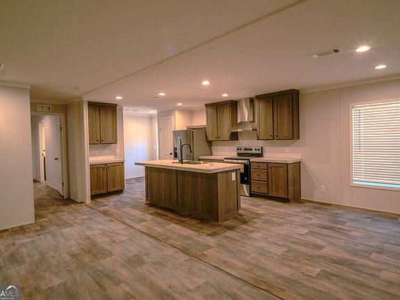 4th image of 1501 Launius Rd