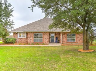 1141 Riverview Dr, Cleburne, TX 76033