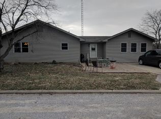 12145 N Sparrow Ln, Mount Vernon, IL 62864