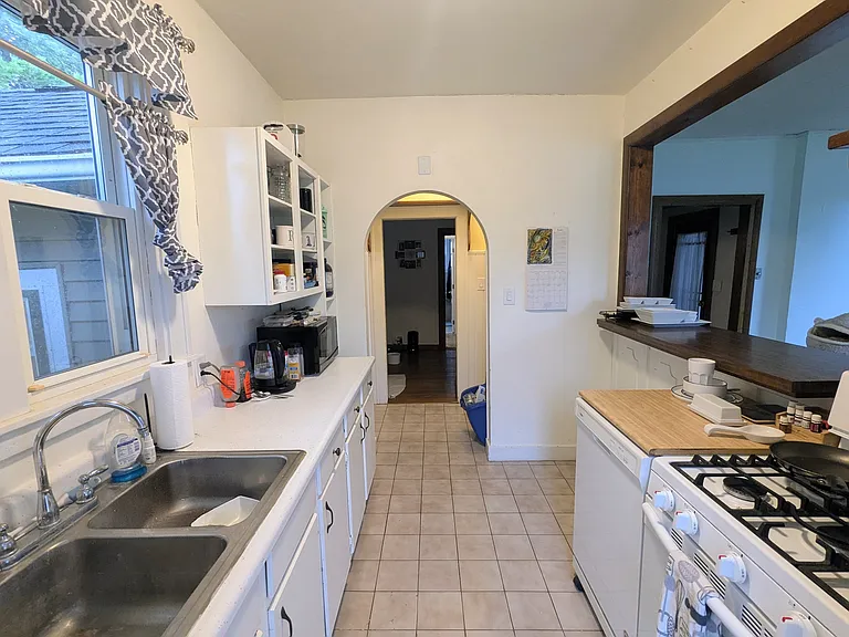 1035 Bucklin St — Photo 7