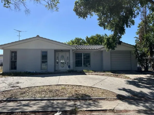 9011 Saint Clair Ln, Port Richey, FL 34668