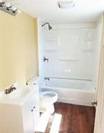 4th image of 62 Cleghorn St #1