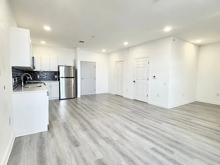 1600 West Hunting Park - Residential — Photo 30