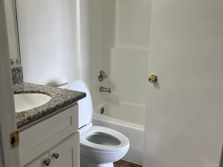 1959 Chestnut Ave #302 — Photo 10