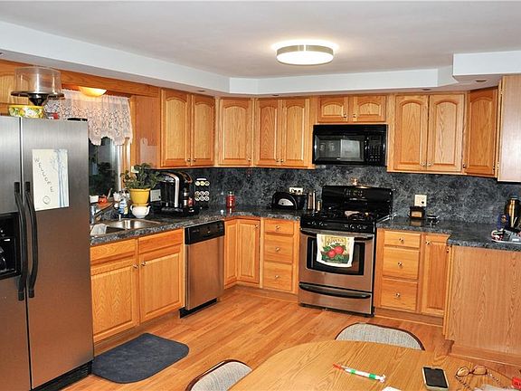 5th image of 9495 Wehrle Dr