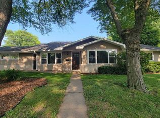 1360 Broadway St, Pella, IA 50219