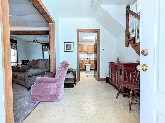 4th image of 131 Grove Dr