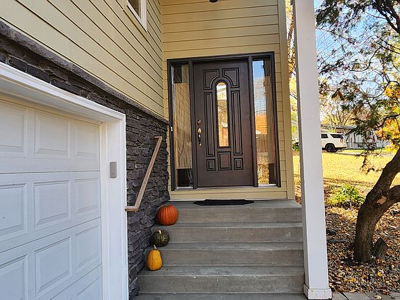 4th image of 2420 Olive Ln N