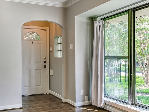 4th image of 2051 Marydale Dr