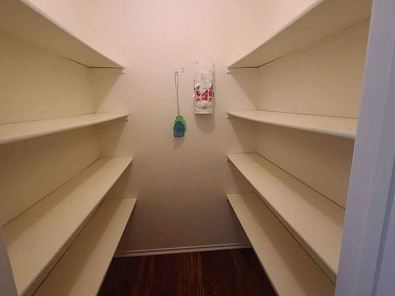 4th image of 4505 Aspen Dr