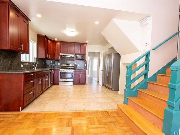 3rd image of 44 Eastgate Dr