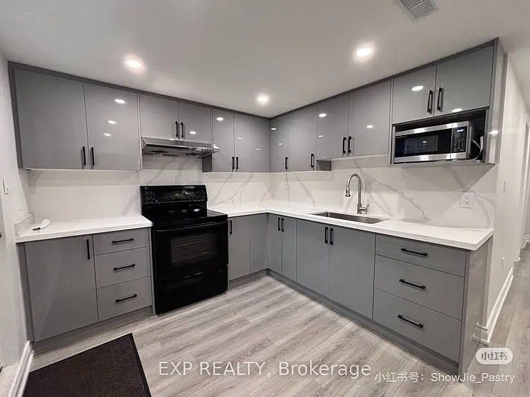 36 Temple Bar Cres #W — Photo 1