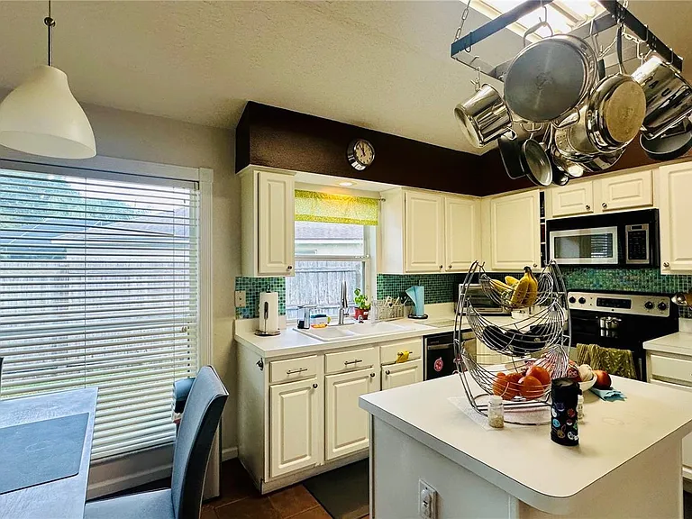 3227 Herons Point Cir — Photo 2