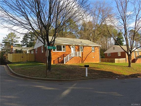 2nd image of 812 Sibley Ave