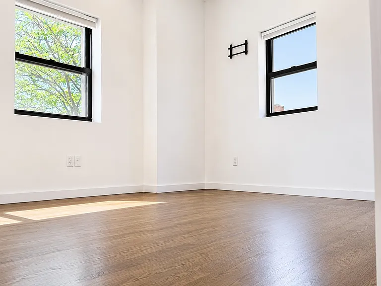 20-01 Steinway St #3 — Photo 5