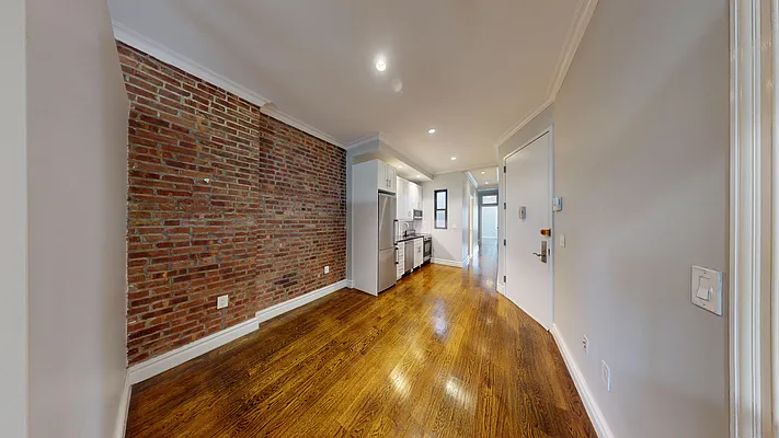 Rented by Bond New York | media 22