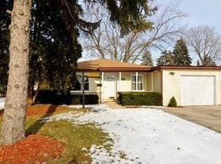 2112 Kingfisher Ln, Rolling Meadows, IL 60008