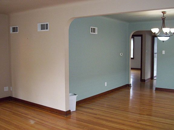 4th image of 5264 Oleatha Ave