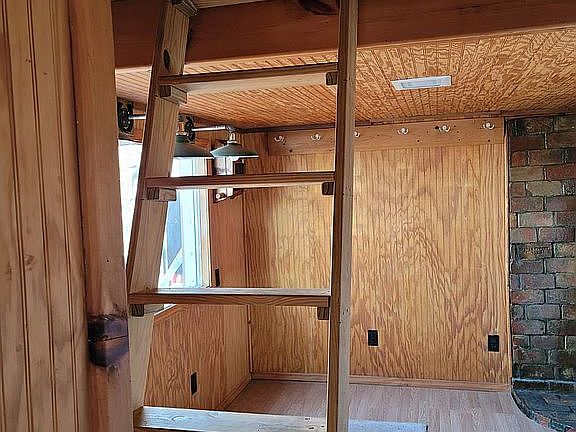 Stairway to upward beds; kin