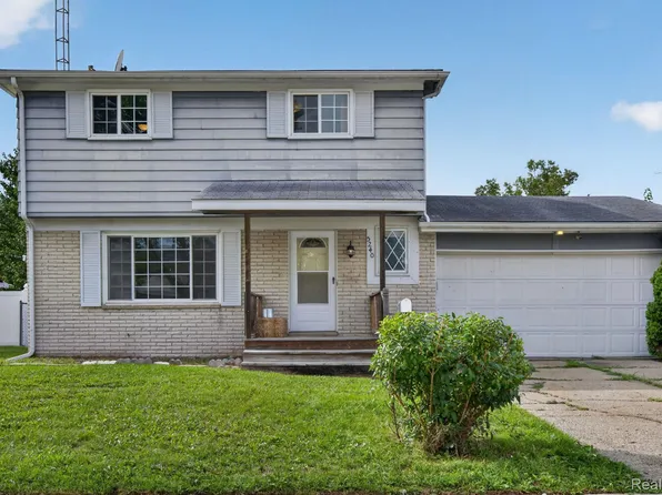 5240 Oakview Dr, Swartz Creek, MI 48473