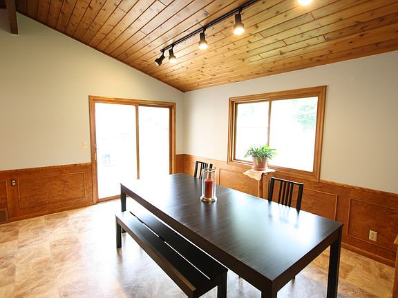 2nd image of 302 Heritage Cir S
