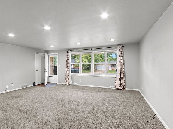 4th image of 1366 Rockdale St