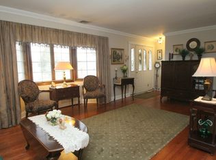 1002 Crystal Lake Ter, Franklin Lakes, NJ 07417