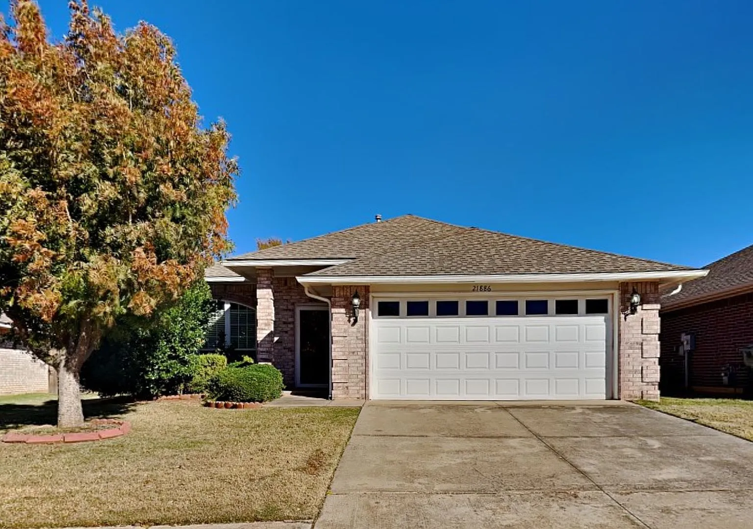 4 Bedroom Home in Edmond — Photo 2