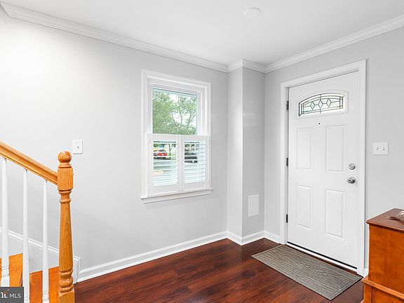 5th image of 708 Charlotte St