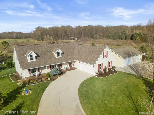 1588 Woodhaven Rd, Howell, MI 48855