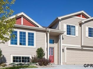 8814 S 68th St, Papillion, NE 68157