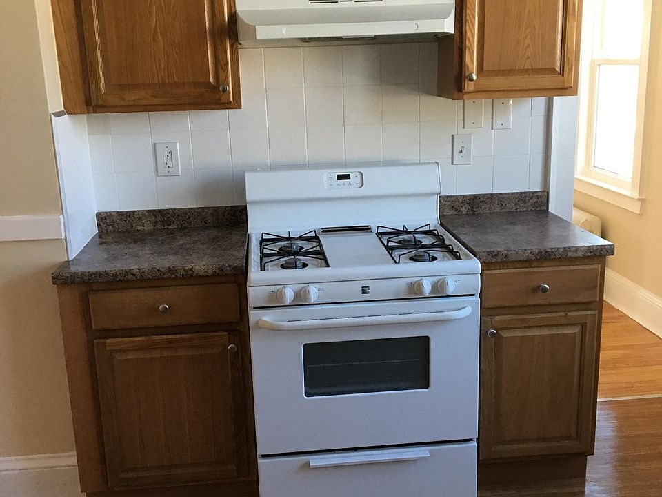 2nd image of 62 Douglas St #1