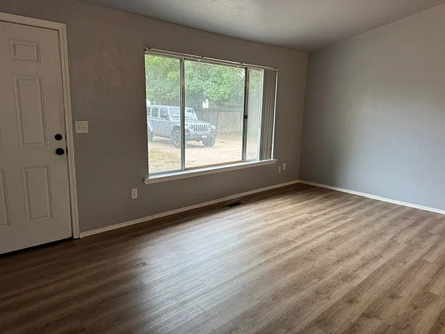 3043 S Virginia Ave — Photo 2